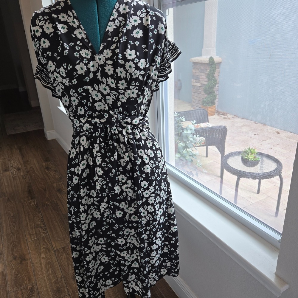 Max Studio Midi Dress Womens Size Medium Black Floral Flutter Sleeve Romantic